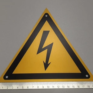 Таблички из алюминия — Знак безопасности с отверстиями — фото